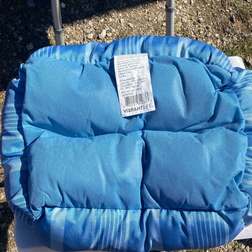 Vibrant Life Cozy Blue and Gray Sm Pet Bed Top 100% Polyester Bottom 100% Olefin